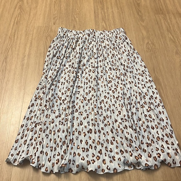 Ann Taylor NWT Midi Skirt Size M!! - Picture 2 of 3